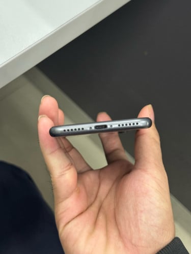 Iphone 8 LL/A 64G ពណ៍ space gray សន្នុំសុីន ថ្មសុីន90% 😭 អត់ជាប់អត់មានបញ្ហាអ្វីទេ