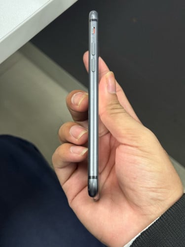 Iphone 8 LL/A 64G ពណ៍ space gray សន្នុំសុីន ថ្មសុីន90% 😭 អត់ជាប់អត់មានបញ្ហាអ្វីទេ
