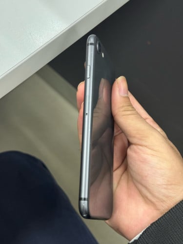 Iphone 8 LL/A 64G ពណ៍ space gray សន្នុំសុីន ថ្មសុីន90% 😭 អត់ជាប់អត់មានបញ្ហាអ្វីទេ