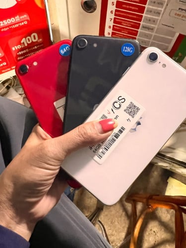 iPhone SE .64g 128g តម្លៃ45$មានឆ្នាំងសាក