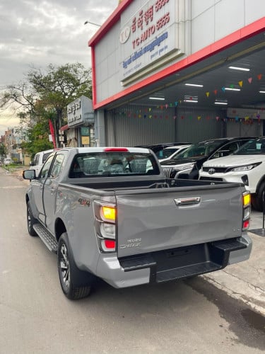 Isuzu D.max  Premium 2026 បកកេះ
