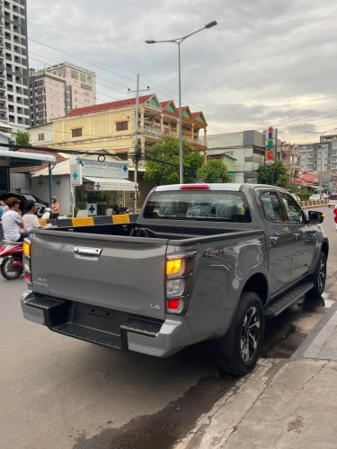 Isuzu D.max  Premium 2026 បកកេះ