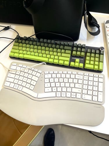 Keyboard Gaming mechanical RGB មួយទឹក តម្លៃ 15$ - 5x$
