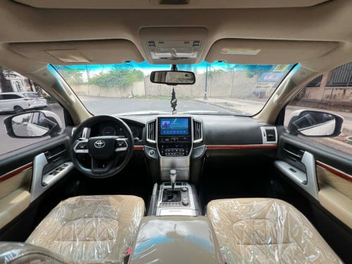 Land Cruiser 2009 Up 2024 ធានាឡានថ្មីគ្មានទាស់