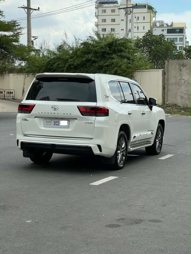 Land Cruiser 2009 Up 2024 ធានាឡានថ្មីគ្មានទាស់