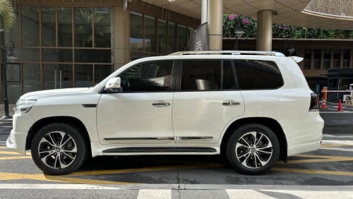 Land Cruiser 2015 up 2021 V8 (Diesel) For Rent /出租