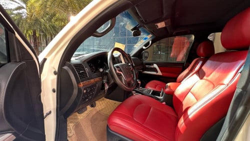 Land Cruiser 2015 up 2021 V8 (Diesel) For Rent /出租