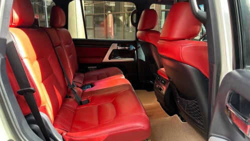 Land Cruiser 2015 up 2021 V8 (Diesel) For Rent /出租
