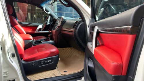 Land Cruiser 2015 up 2021 V8 (Diesel) For Rent /出租
