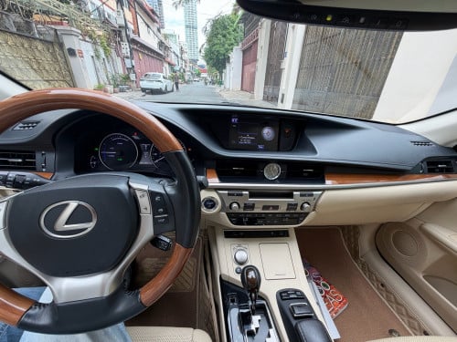 Lexus ES 300H Full option 2014