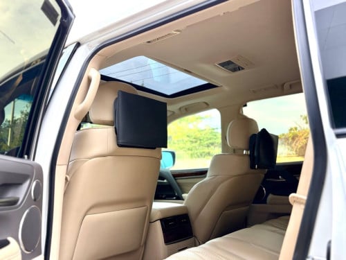 LEXUS LX570 2021 Black Edition New 99%