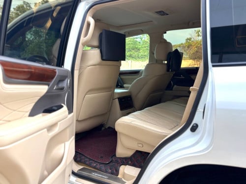 LEXUS LX570 2021 Black Edition New 99%