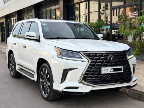 LEXUS LX570 2021 Black Edition New 99%