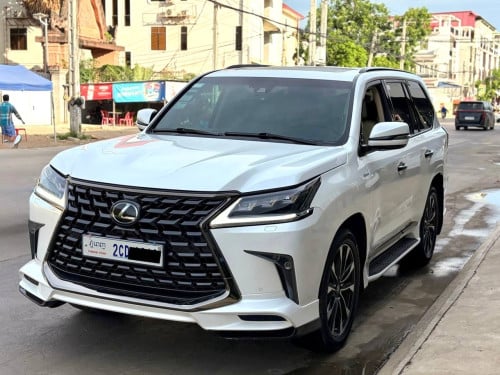 LEXUS LX570 2021 Black Edition New 99%