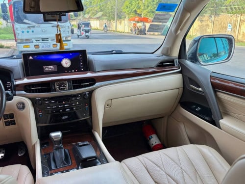 LEXUS LX570 2021 Black Edition New 99%