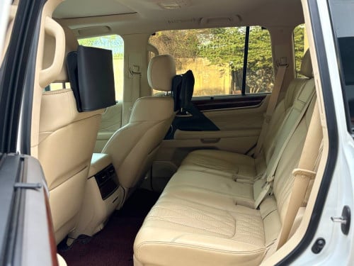 LEXUS LX570 2021 Black Edition New 99%