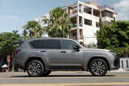 Lexus LX600 2023