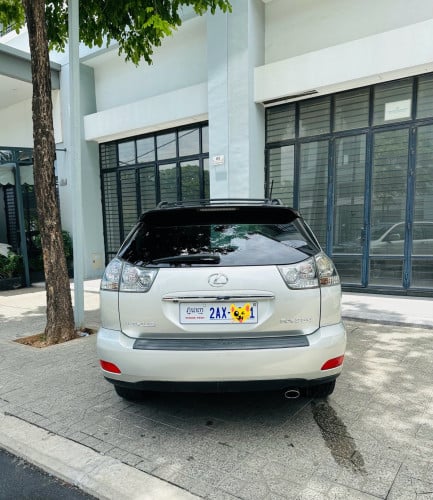 Lexus Rx 330 04 pong2 half full