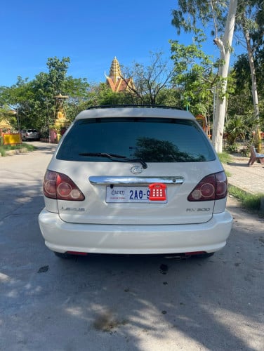 Lexus Rx300ឆ្នាំ1999ប៉ុង2ឡានថ្មីលក់8400ចចារ