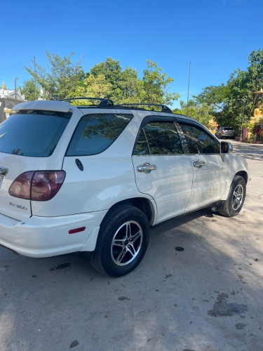 Lexus Rx300ឆ្នាំ1999ប៉ុង2ឡានថ្មីលក់8400ចចារ
