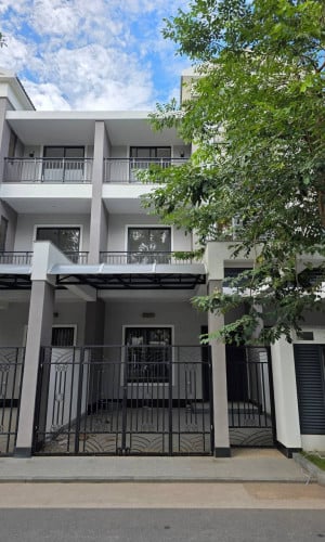 Link House For Rent at Borey Rumduol Garden Phnom Penh Park
