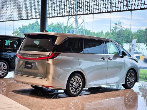 LM350h 7 Seaters/Titanium 2026 ស្តុកមានស្រាប់