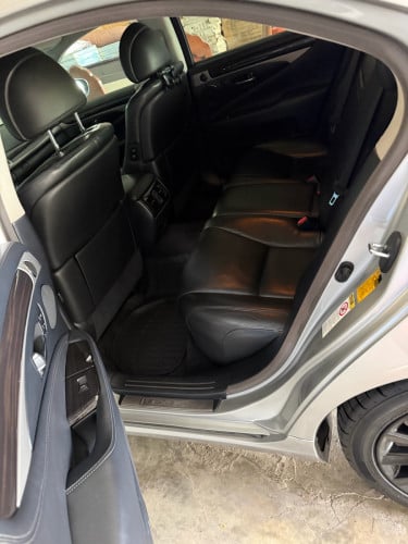 LS 460 ឆ្នាំ​ 2013 ម្ខាស់ចង់លក់​ 20000$ ឡាននៅអ្នកប្រេី​ សូមអាន​ ពត៌មាន​ លំអិតនៅខាងក្រោម