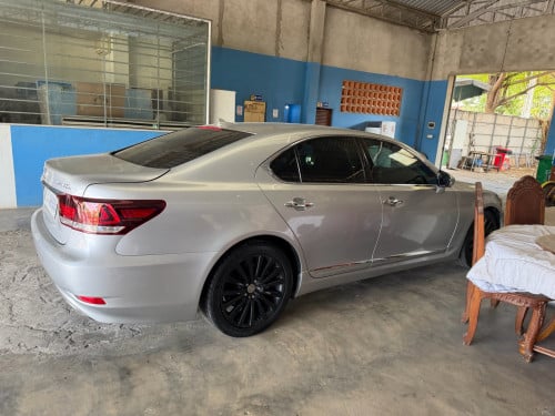 LS 460 ឆ្នាំ​ 2013 ម្ខាស់ចង់លក់​ 20000$ ឡាននៅអ្នកប្រេី​ សូមអាន​ ពត៌មាន​ លំអិតនៅខាងក្រោម