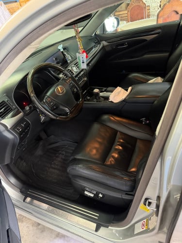LS 460 ឆ្នាំ​ 2013 ម្ខាស់ចង់លក់​ 20000$ ឡាននៅអ្នកប្រេី​ សូមអាន​ ពត៌មាន​ លំអិតនៅខាងក្រោម