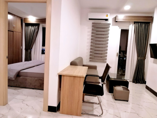 LUXURY 1-BEDROOM