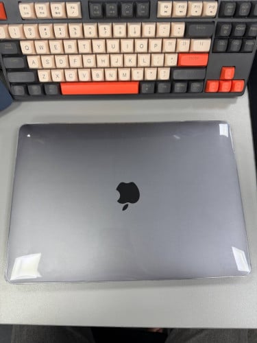 Macbook Air M1 3xx$ លក់អត់បន្ទាន់ទេ