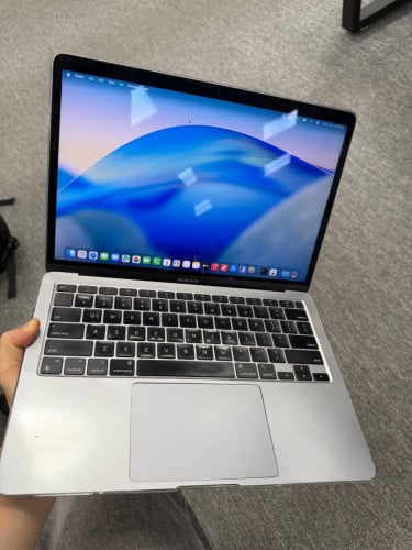 Macbook Air M1 3xx$ លក់អត់បន្ទាន់ទេ