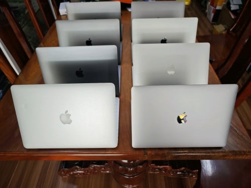 MacBook Air Chip M1/RAM 8GB/ Storage 256GB/13.3" inches