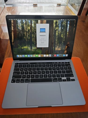 MacBook Pro CPU Chip M1/RAM 8GB/Storage 512GB/Screen 13.3" inches.