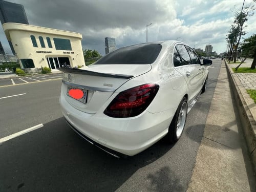 Mercedes-Benz​ ​C300 2015 អ្នក​ប្រើ​