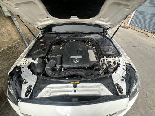 Mercedes-Benz​ ​C300 2015 អ្នក​ប្រើ​