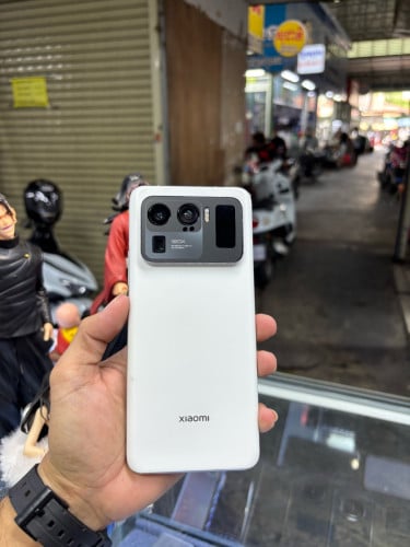 Mi11Utra 256G Ram12G Sim2 CH ដានអេក្រង់អត់ស្គេន