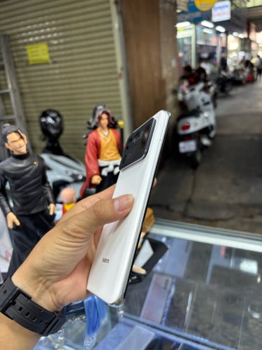 Mi11Utra 256G Ram12G Sim2 CH ដានអេក្រង់អត់ស្គេន