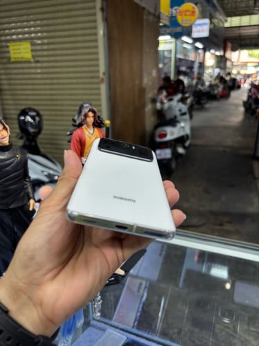 Mi11Utra 256G Ram12G Sim2 CH ដានអេក្រង់អត់ស្គេន
