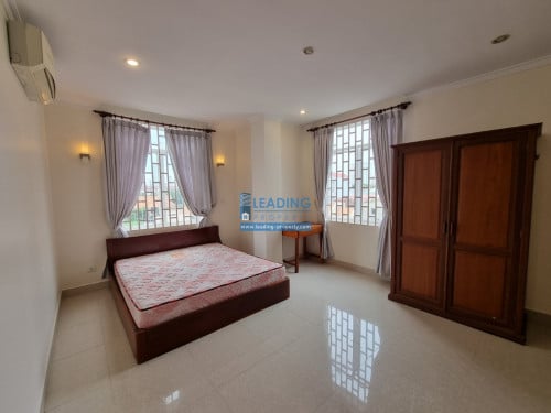 N089  | Boeng Trabek, 2 Bedrooms Apartment For Rent with Car Park