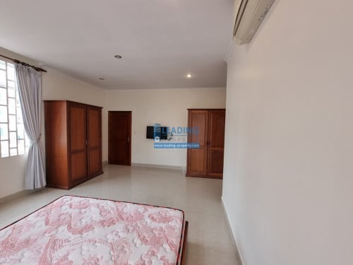 N089  | Boeng Trabek, 2 Bedrooms Apartment For Rent with Car Park
