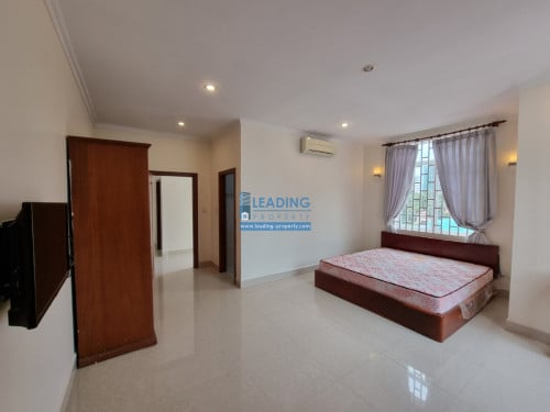 N089  | Boeng Trabek, 2 Bedrooms Apartment For Rent with Car Park