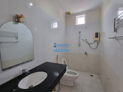 N089  | Boeng Trabek, 2 Bedrooms Apartment For Rent with Car Park