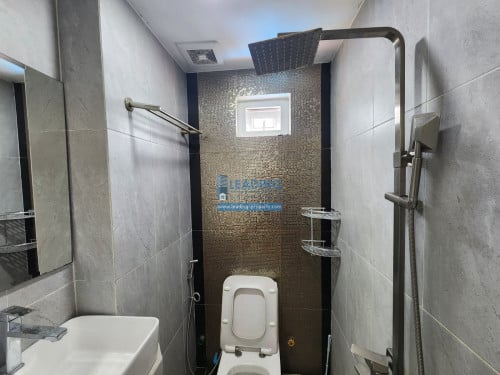 N1012 | Strong Man/Woman, 1 Bedroom Apartment For Rent 6th Floor-No Elevator
