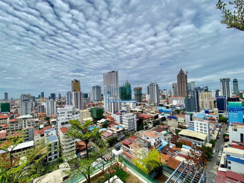 N506 | 3 Bedrooms Penthouse Apartment For Rent in BKK3 with gym and pool