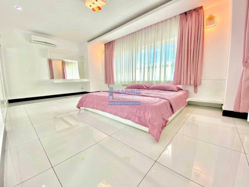 N506 | 3 Bedrooms Penthouse Apartment For Rent in BKK3 with gym and pool