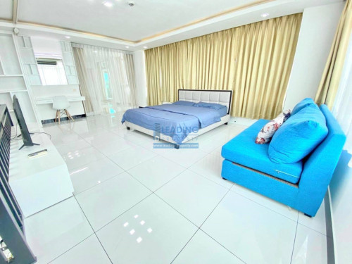 N506 | 3 Bedrooms Penthouse Apartment For Rent in BKK3 with gym and pool