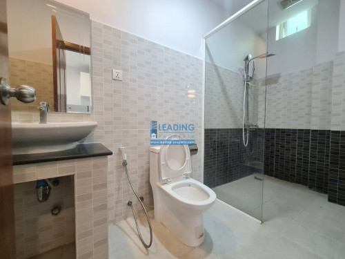 N960 | Western Bright and Clean 1 Bedroom Apartment For Rent in Boeng Trabek Area