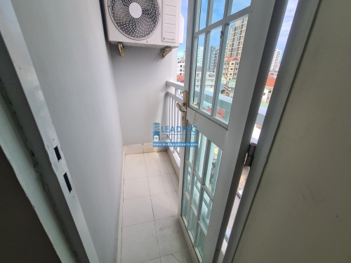 N971 | Elevator Western 1 Bedroom Apartment For Rent Near Russian Market Free Wifi