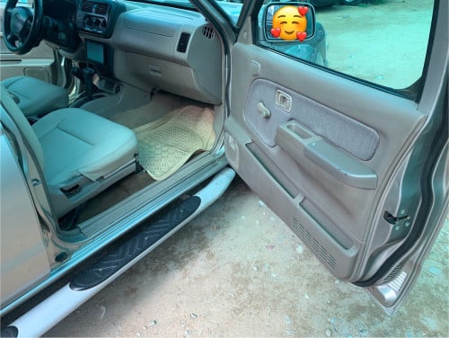 Nissan Frontier ឆ្នាំ 01 ប៉ុង2 កាពីតាស